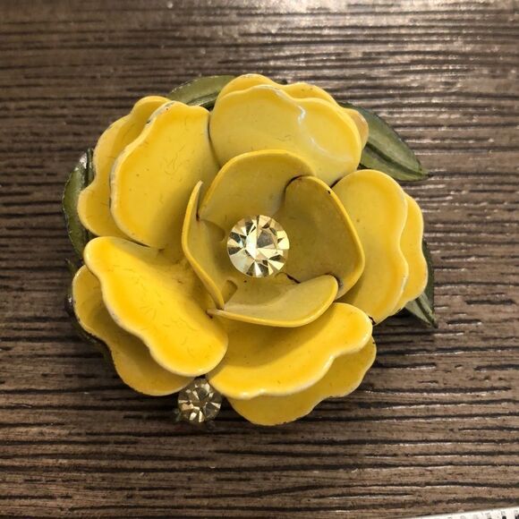 Vintage Jewelry - LISNER Vintage Yellow Enamel Rose with Rhinestones